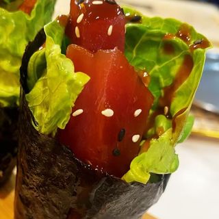 S16.Temaki Atún Picante (1 Pza.)