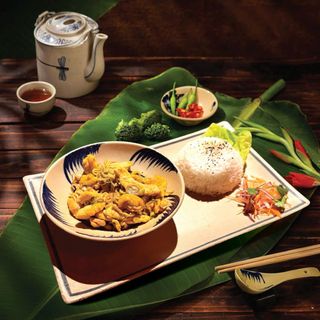 Arroz Con Pollo Campero- Ga Xao Sa Ot