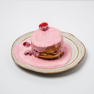 Панкейки с ягодами и йогуртом