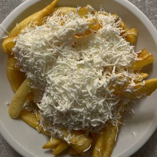 пържени картофи със сирене (300г)