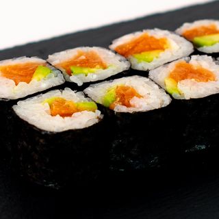 Maki De Salmón Con Aguacate (8 Uds.)