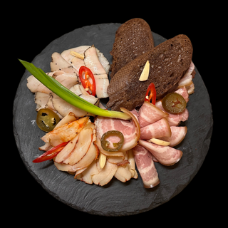 Асорті сала з хрумкими грінками