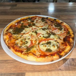 Pizza Genovesa (Mediana)