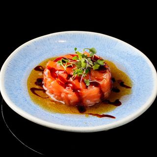 83-Tartar de salmón especial