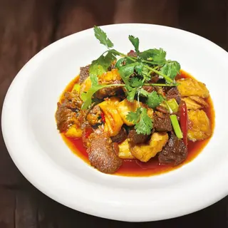 红烧牛肉Estofado de ternera picante con patatas