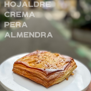 Hojaldre De Pera Con Crema Pastelera