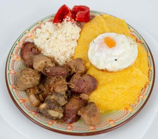 Tochitură moldovenească