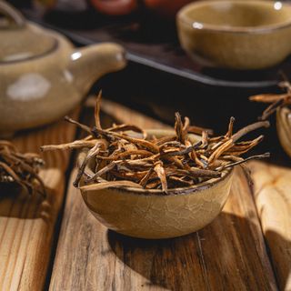 შავი ჩაი ოქროს ნემსი 100გრ