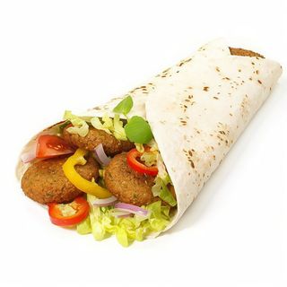 Durum Falafel con Patatas Dentro y Ensalada