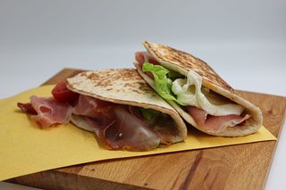 Piadina crudo