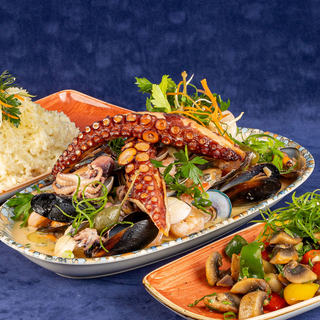 PLATOU CALD CU PEȘTE ȘI FRUCTE DE MARE