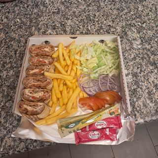 Box piadina e patatine fritte e insalata 