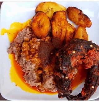 EWA AGOYIN BEANS + EWAGOYIN PEPPER+ AGEGE BREAD + BEEF  + PLANTAIN 