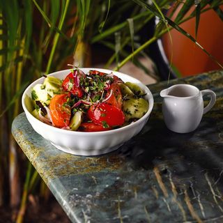 კიტრი-პომიდვრის სალათი კახურად