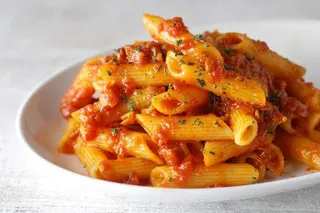 Pasta al pomodoro con polpette vegetali
