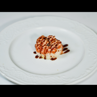 839.tartar de salmón flameado(1ud)