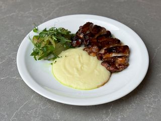 Соковите куряче стегно (360g)