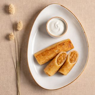 Млинці з яблуками та горіхами