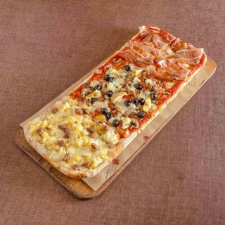 Pizza con gusti in pala classica