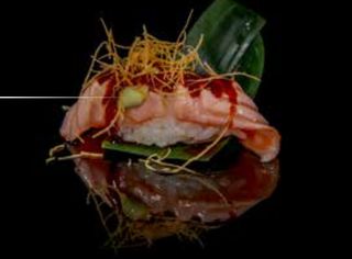 70. Nigiri salmone scottato 