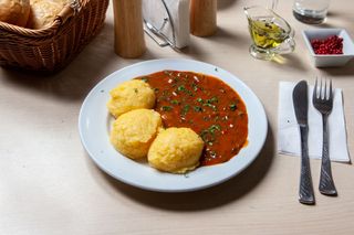 Mamaliguta cu tocanita de ciuperci