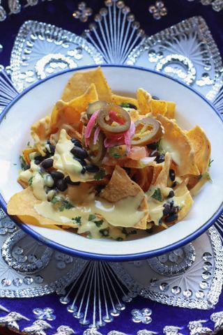 Nachos Con Salsa De Queso Casera