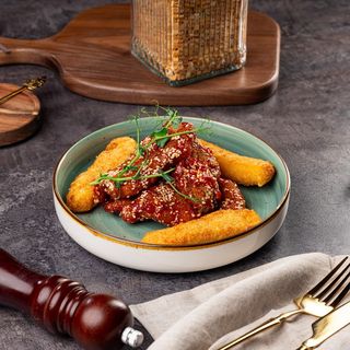 Хрустящая курочка с сырными палочками 