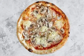 Pizza Capricciosa + Coca Cola