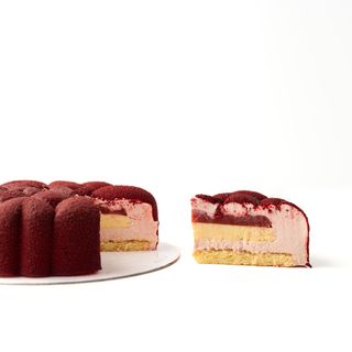 Tort mousse ciocolata capsune si creme brule de portocala