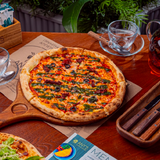 Пицца с куриной грудкой и подкопченным цыпленком тонкое тесто (30 см.)