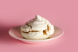 Хрустка меренга з фундуком