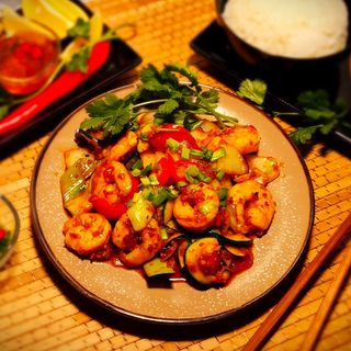 Krewetki pikantne na miodzie w aromacie trawy cyt.