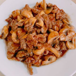 61. Ternera Con Champiñones