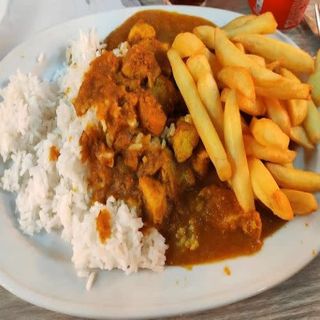 Pollo al curry + arroz + patatas