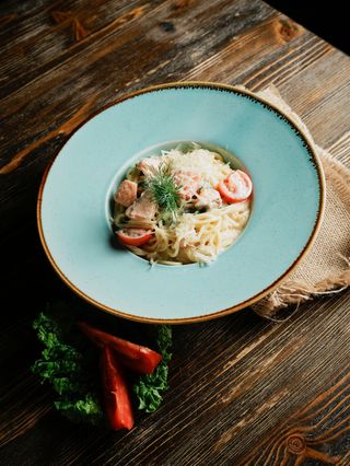 Спагетти с лососем в сливочном соусе (355г)