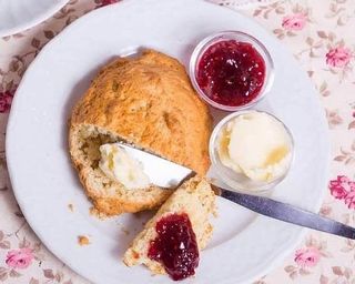 Scone com Compota