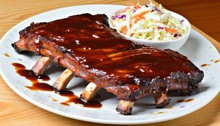 Глазирани свински ребърца с барбекю сос