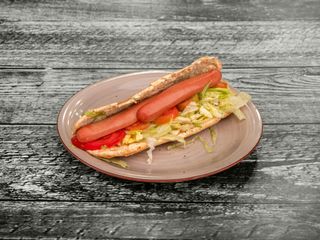 Panino hot dog con bacon