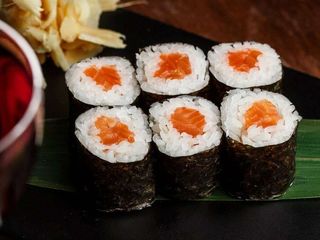 Хосомакі з лососем