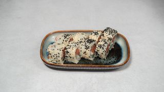 California z surowym łososiem