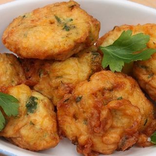 PATANISCAS DE BACALHAU (batata/arroz/arroz feijão/arroz tomate/salada)