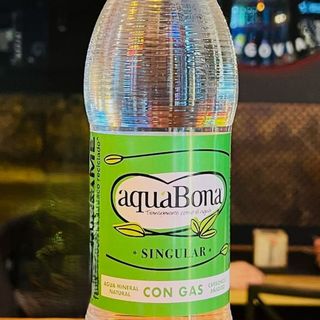 * AGUA CON GAS AQUABONA
