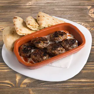 Uštipci od junećeg mesa u kajmak sosu 400g