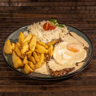 Prego no Prato com Molho