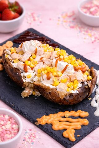 Картоф с пилешко филе и топено сирене