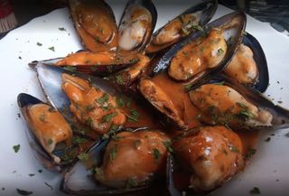 Mejillones En Salsa (Ración)