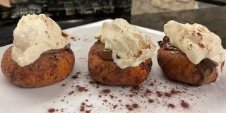 Papanaşi cu ciocolata si frişcă