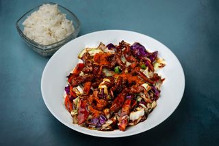 Piletina sa čilijem i belim lukom