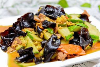 42Черные грибы с яйцом 木须肉