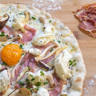 Pizza de Speck e Cogumelos & Parmesão